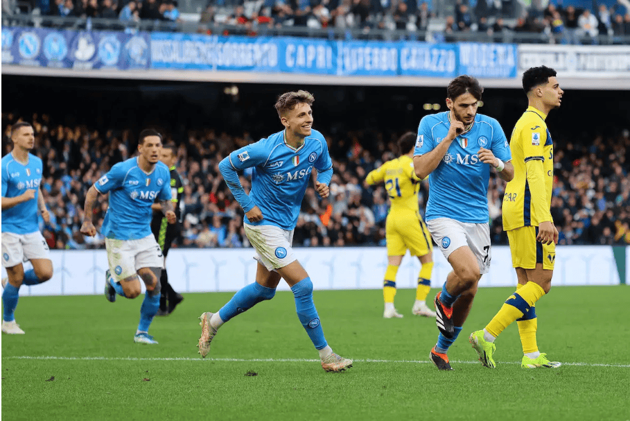 爱游戏官方登录入口-AC米兰客场不敌那不勒斯，失去对手(ac米兰客场不敌那不勒斯,失去对手了吗)