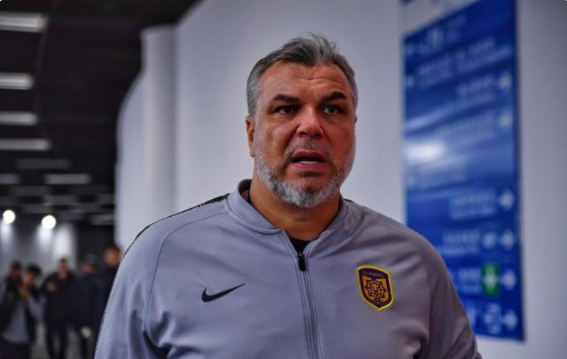 爱游戏登录入口-苏宁临阵换帅，球队格局有所改变