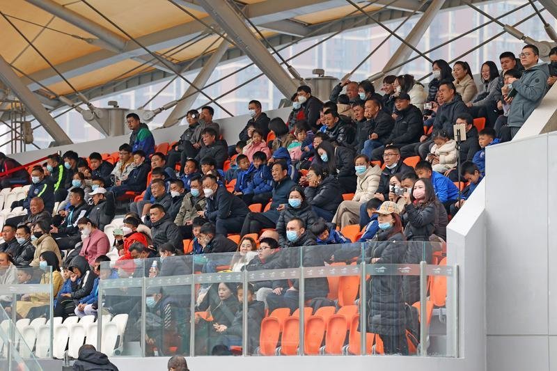 爱游戏课程-球员们在场上尽展风采，引来无数观众欢呼