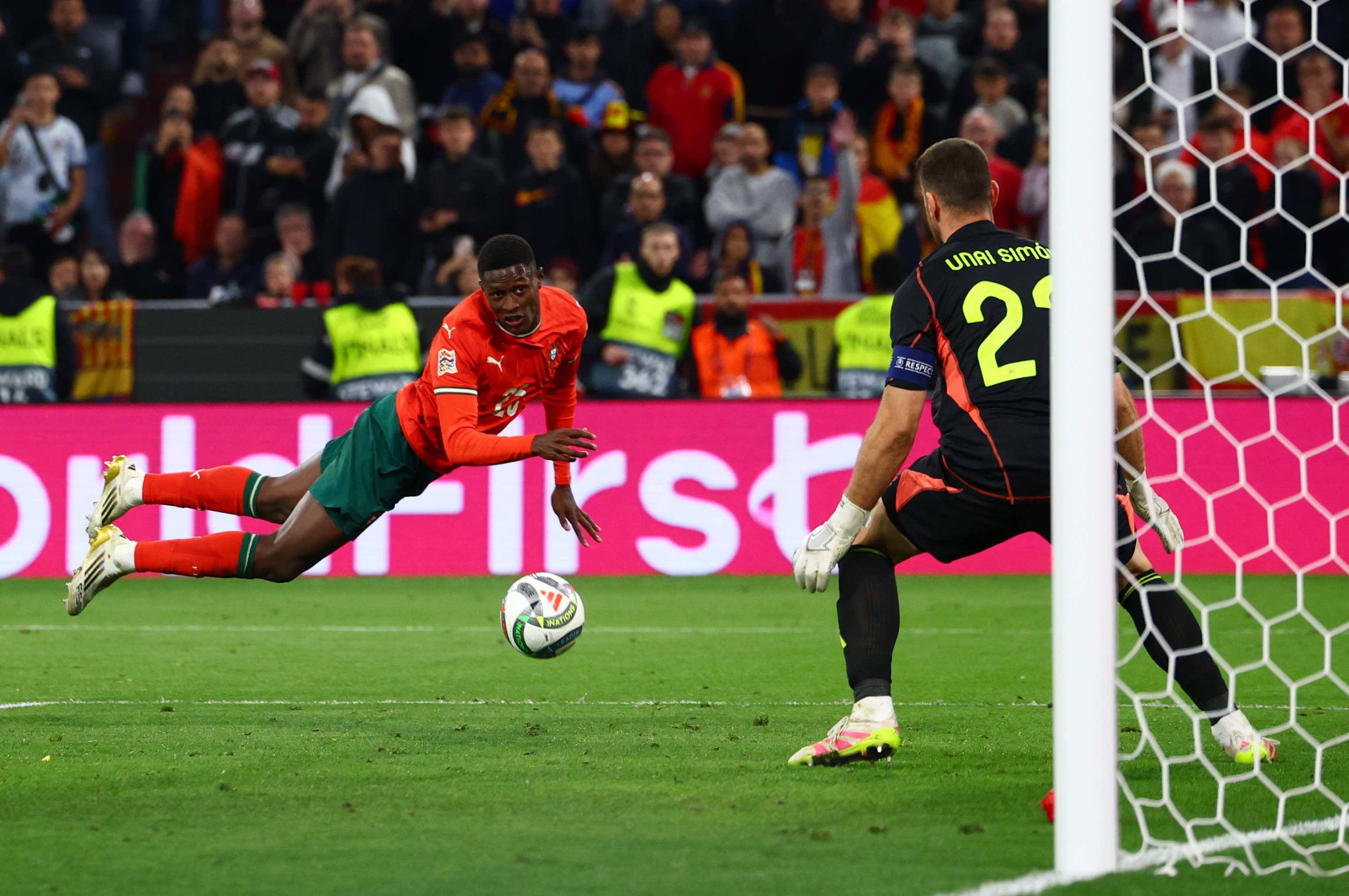 爱游戏在线-葡萄牙联赛新冠疫情蔓延，多场比赛延期的简单介绍