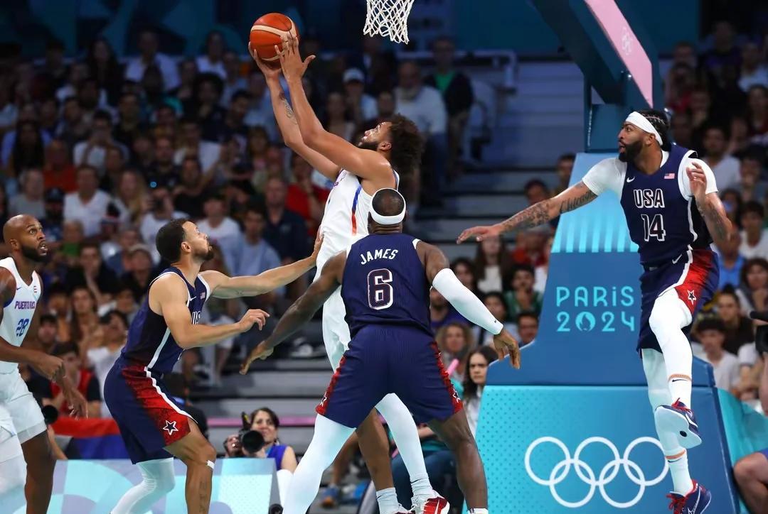 美国队蓄势待发,小组赛完美收官 美国队蓄势待发,小组赛完美收官