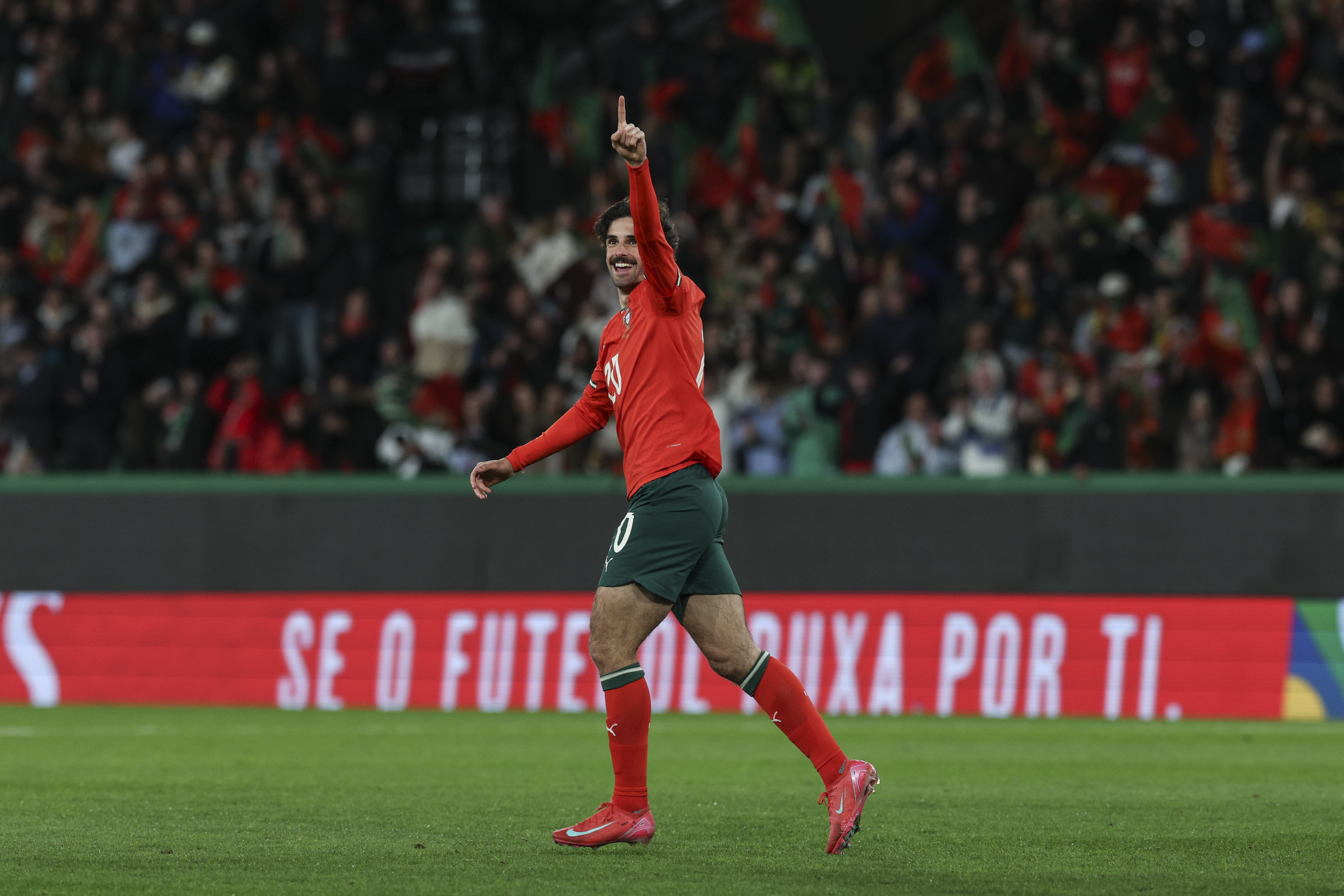 爱游戏app下载地址-关于葡萄牙队遇强对手，晋级形势岌岌可危的信息