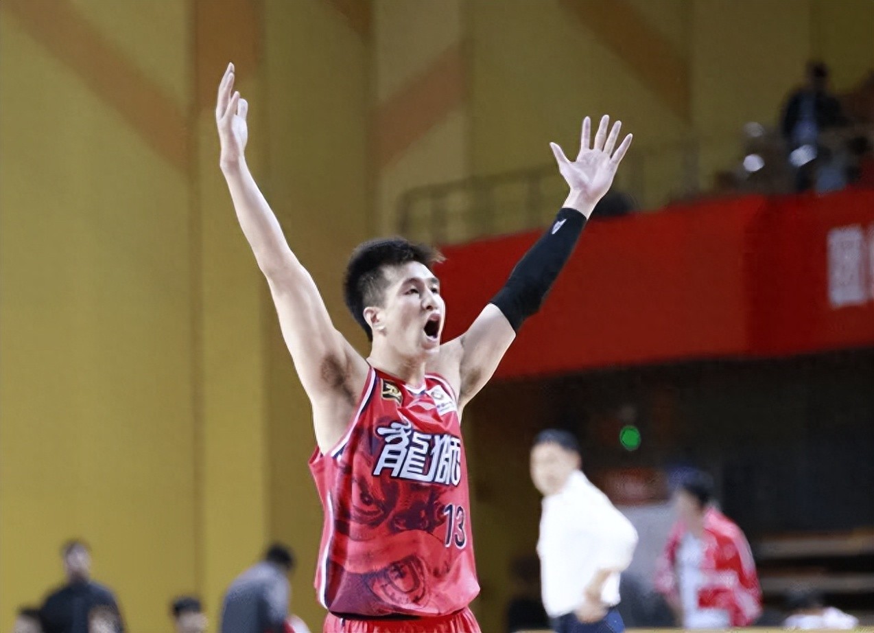 爱游戏中国官网-广东华南虎队长郭艾伦赛季表现惊艳，成为球队关键先生的简单介绍