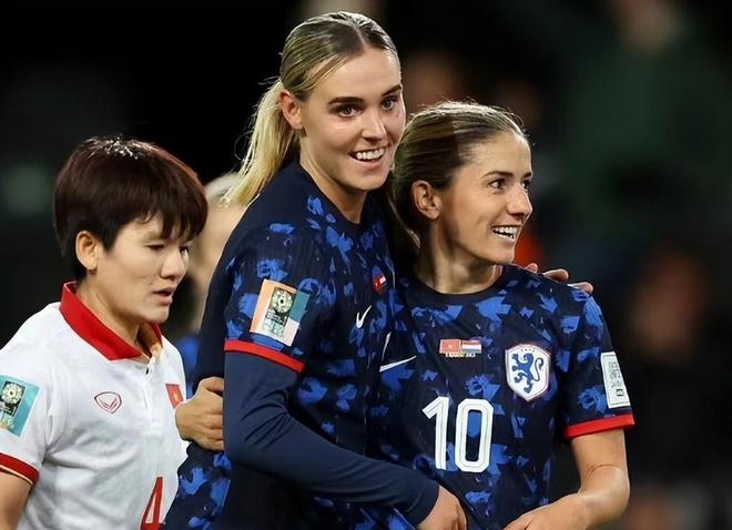 爱游戏竞技-荷兰女足联赛加盟外援，助阵实力再提升