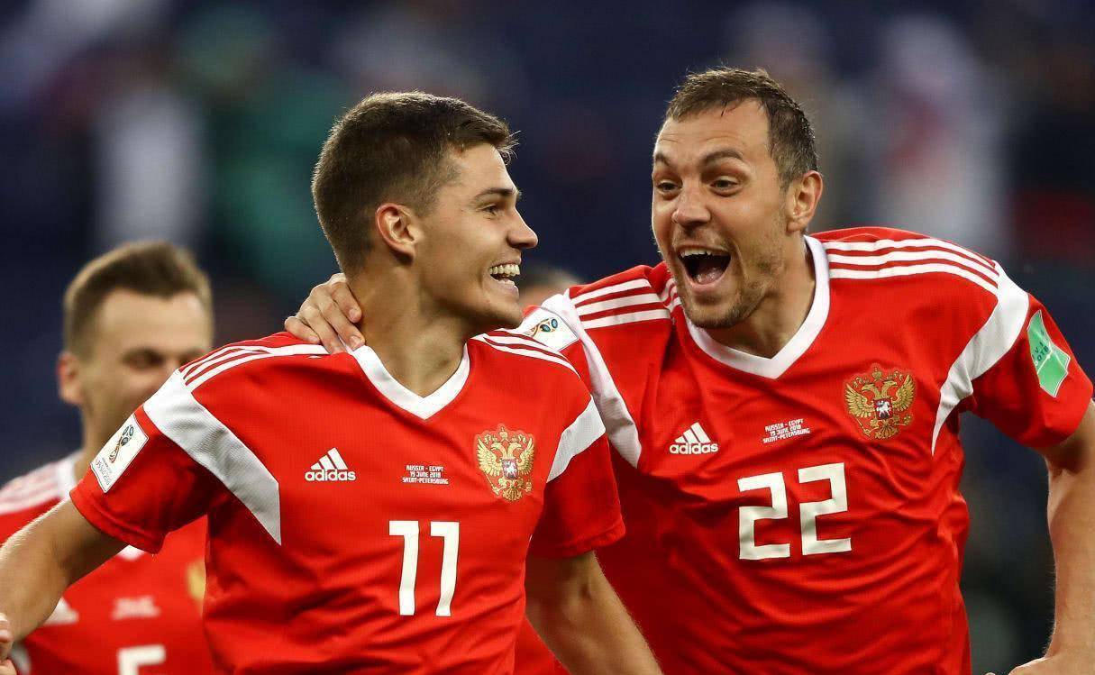 爱游戏在线登录-波兰逆转斯洛伐克，小组出线希望存留