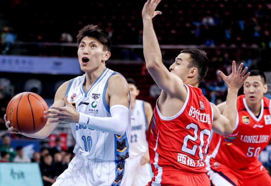 球队换帅后迎来连胜，新教练成为幸运星