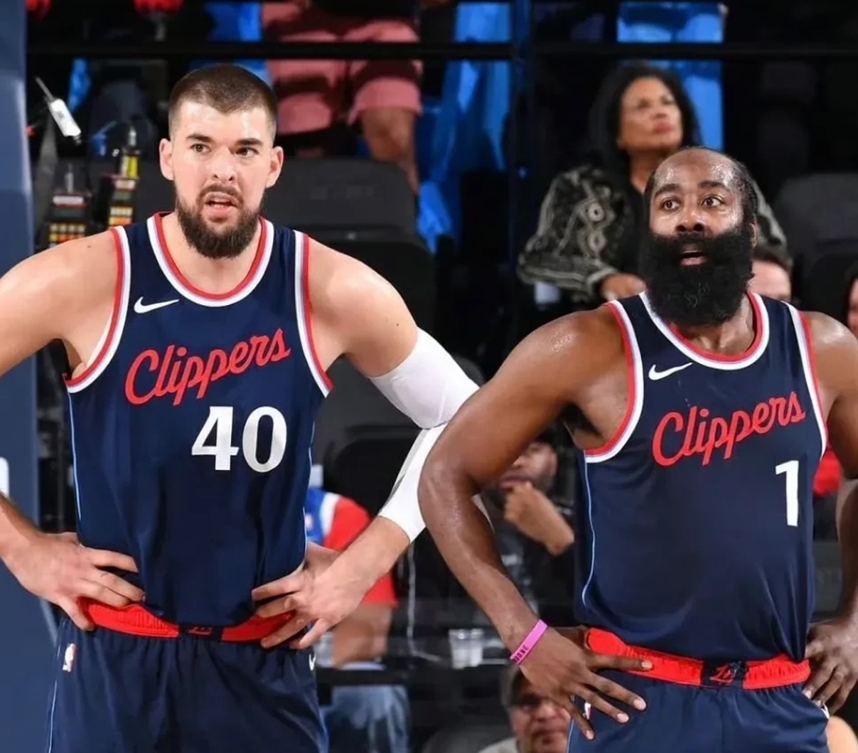 爱游戏网页版入口-快船领头湖人西斯科遭遇拉扯，泄力衰弱