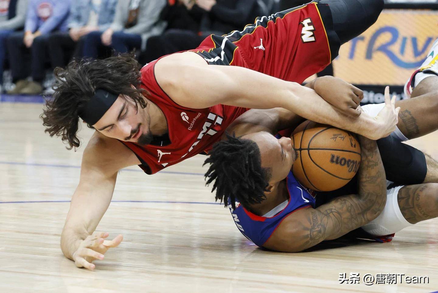 爱游戏链接-热火惜败篮网，巴特勒23+8