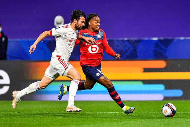 包含里昂迎来连胜，稳居积分榜前列的词条